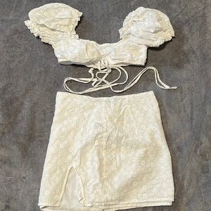 Mini skirt / white top